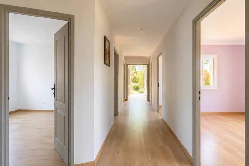 Pièces vidées d'un logement cagnois avant l'état des lieux de sortie