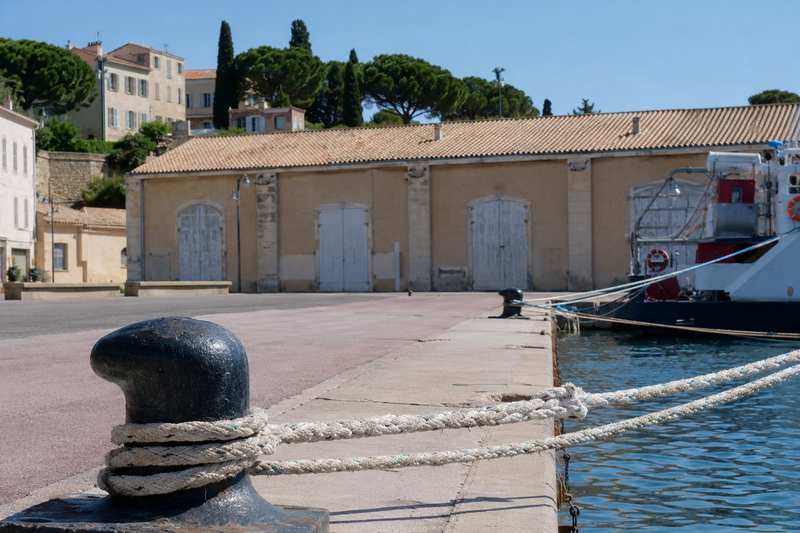 Zone portuaire de Toulon par laquelle transitent les encombrants évacués