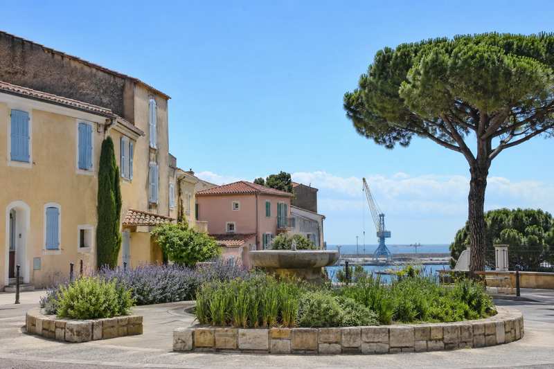 Zone portuaire de Martigues par laquelle transitent les encombrants évacués